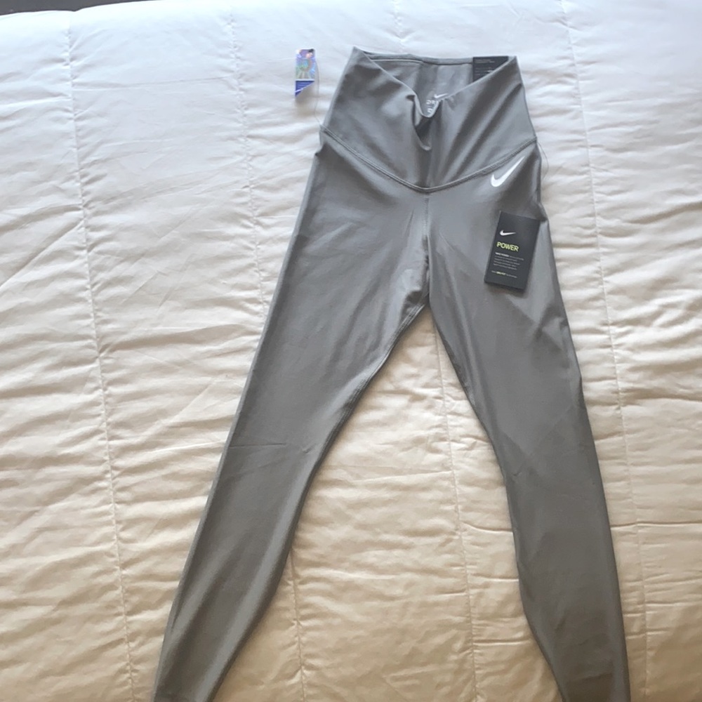 Nike Sculpt Victory Tight Fit Leggings